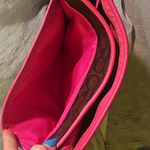 Coach Crossbody Bag with Zipper - Pink and Signature Coach Design - NWT - Picture 6 of 6